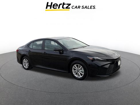 Used 2025 Toyota Camry LE image 1