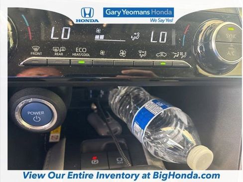 Used 2021 Toyota Venza LE image 9