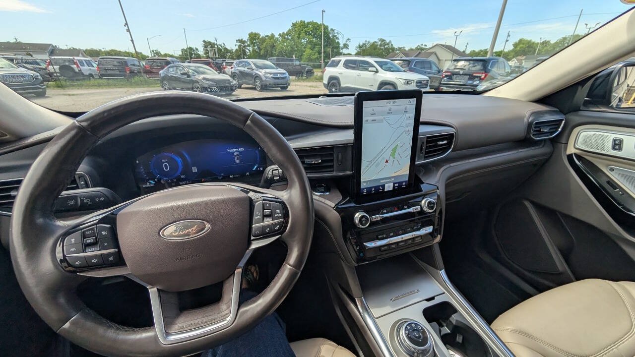 Used 2022 Ford Explorer Platinum w/ Equipment Group 601A AWD/4WD image 27