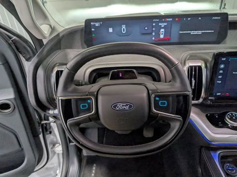 Used 2025 Ford Expedition Platinum AWD/4WD image 19