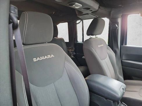 Used 2017 Jeep Wrangler Unlimited Sahara AWD/4WD image 15