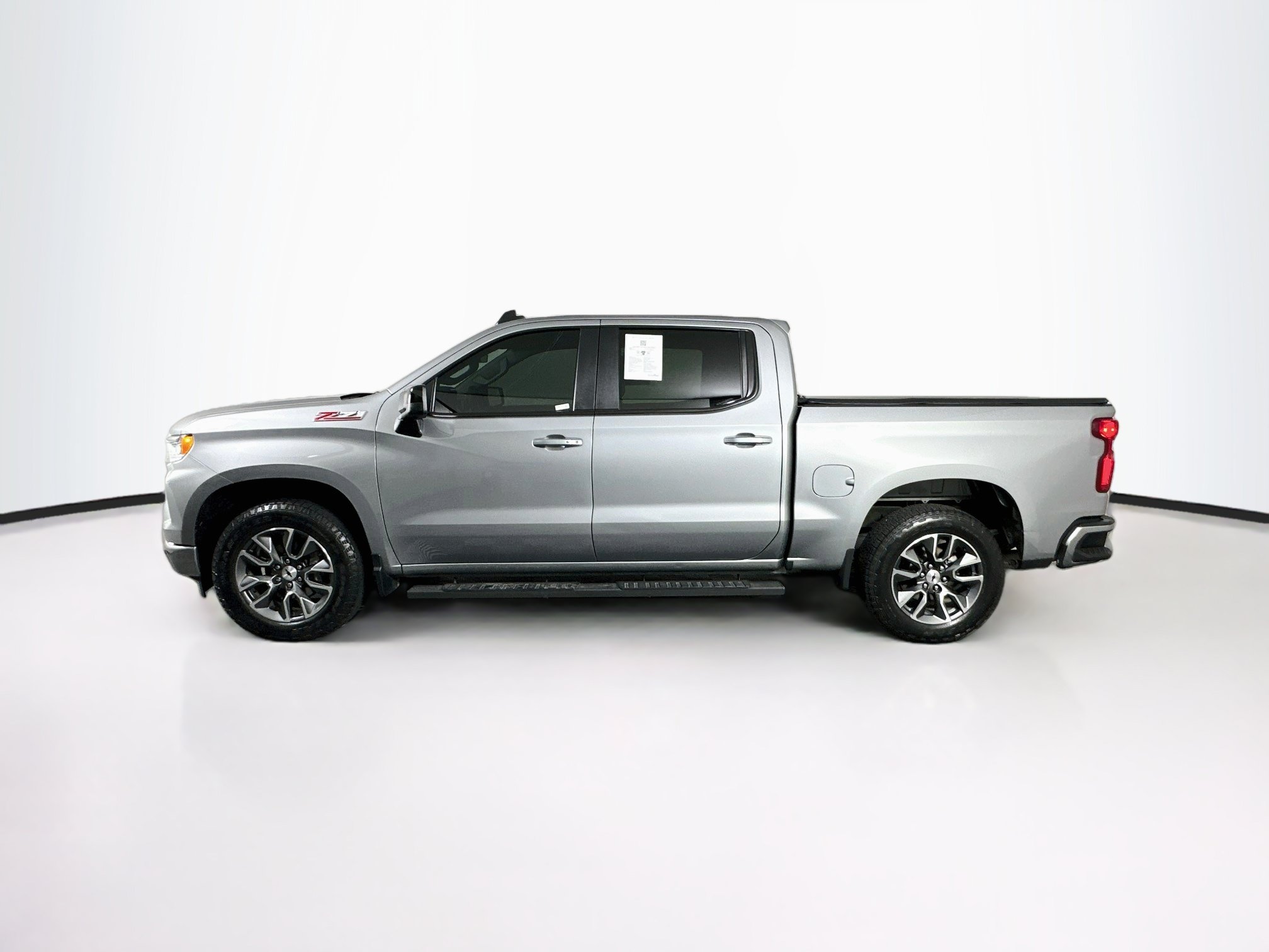 Used 2023 Chevrolet Silverado 1500 RST w/ Z71 Off-Road Package AWD/4WD image 4