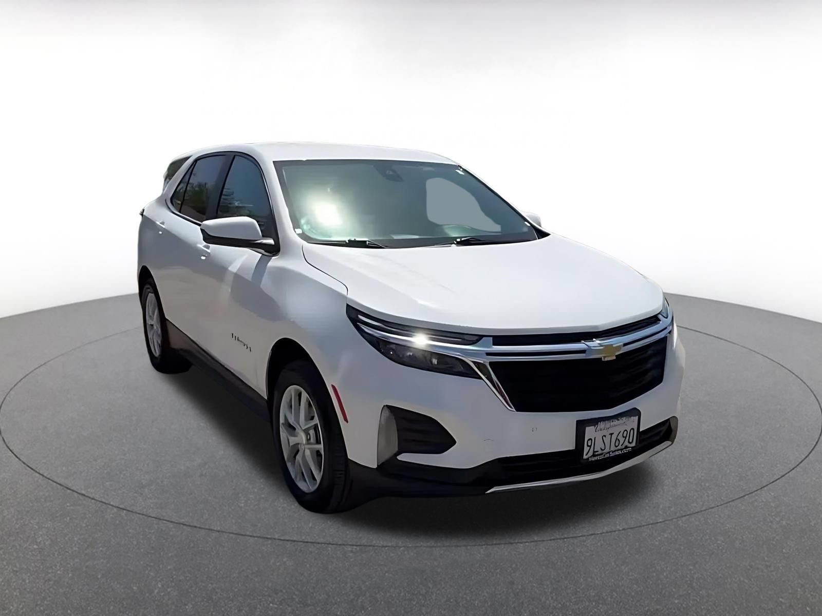 Used 2024 Chevrolet Equinox LT FWD image 3