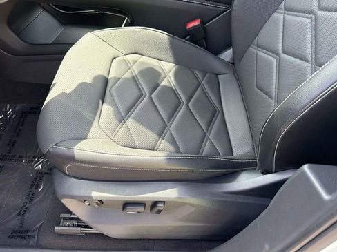 Used 2024 Volkswagen Atlas SE image 16