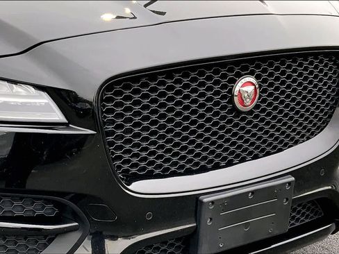 Used 2017 Jaguar F-PACE R-Sport image 29