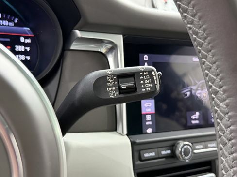 Certified 2021 Porsche Macan Turbo AWD/4WD image 54