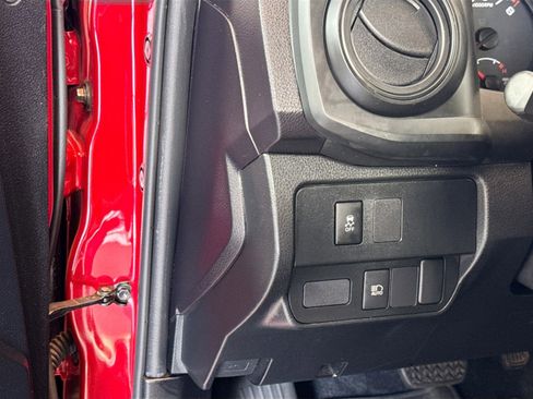 Used 2022 Toyota Tacoma SR image 13