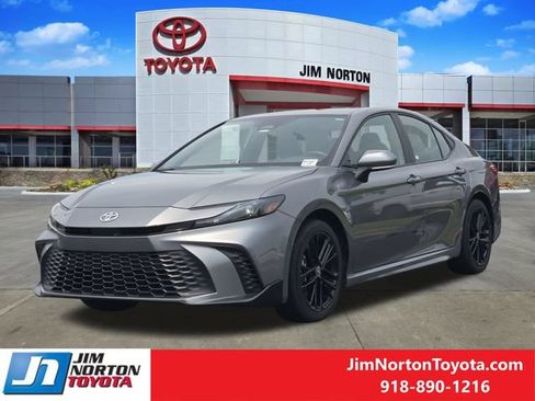 Used 2025 Toyota Camry SE w/ Multimedia Upgrade Package AWD/4WD image 3