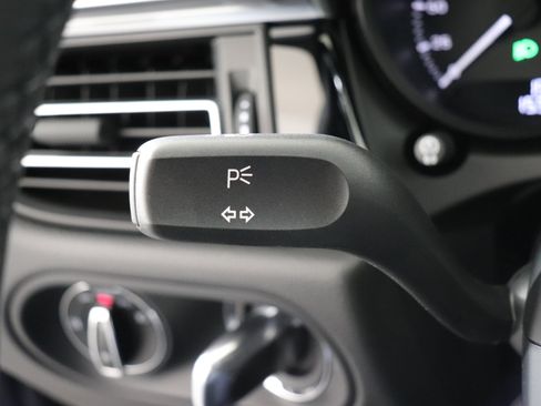 Used 2025 Porsche Macan image 35