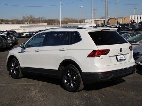 Used 2023 Volkswagen Tiguan SE image 4