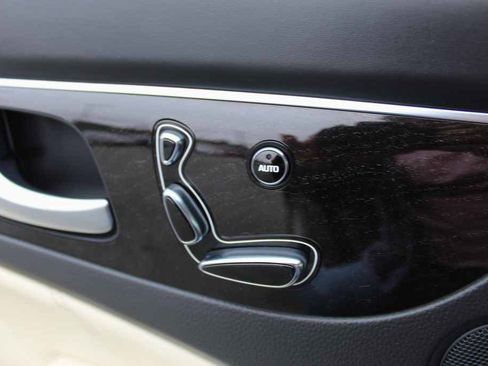 Used 2016 Hyundai Equus Signature image 24