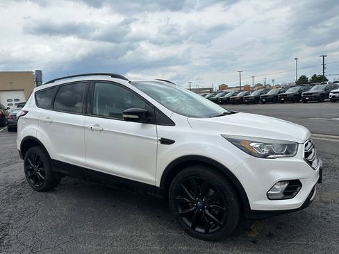 Used 2017 Ford Escape Titanium image 1