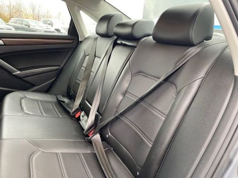 Used 2022 Volkswagen Passat 2.0T image 17