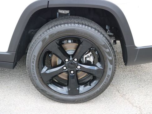 Used 2023 Jeep Grand Cherokee L Limited w/ Black Appearance Package image 9