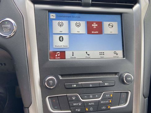 Used 2018 Ford Fusion SE w/ Fusion SE Technology Package FWD image 24