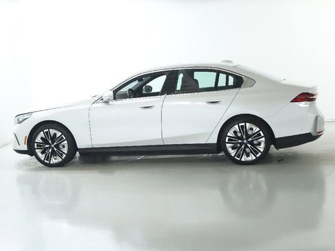 Used 2025 BMW i5 xDrive40 w/ Premium Package image 39