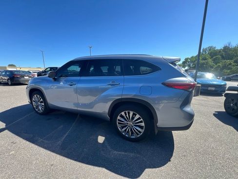 Used 2022 Toyota Highlander Platinum AWD/4WD image 8