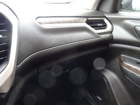 Certified 2022 GMC Acadia Denali w/ Denali Ultimate Package image 33