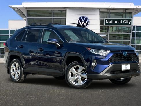 Used 2021 Toyota RAV4 XLE Premium image 2