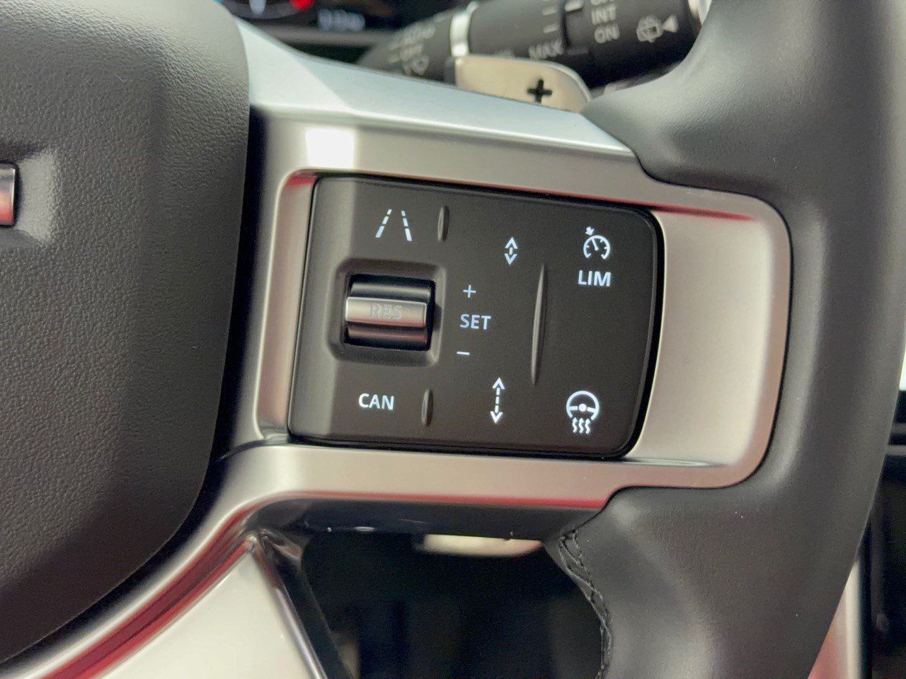 Certified 2026 Land Rover Discovery Dynamic SE AWD/4WD image 19