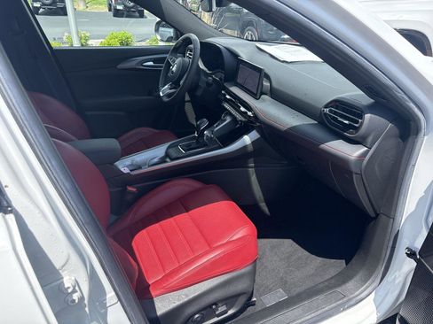Used 2024 Dodge Hornet GT w/ GT Blacktop Package AWD/4WD image 14