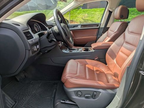 Used 2015 Volkswagen Touareg TDI AWD/4WD image 22