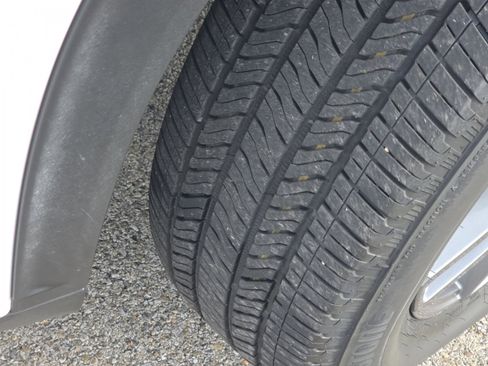 Used 2025 GMC Acadia Elevation image 13