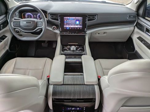 Used 2023 Jeep Wagoneer Series III w/ Premium Group I image 18