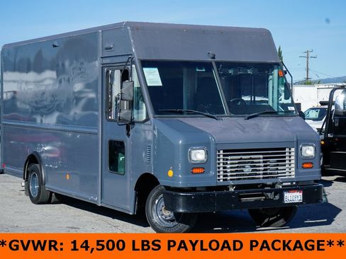 Used 2019 Ford E-450 and Econoline 450 Super Duty image 2