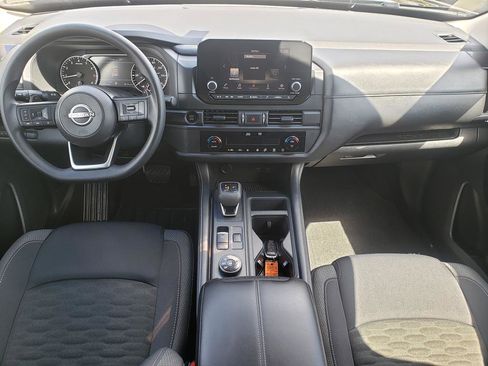 Used 2025 Nissan Pathfinder S AWD/4WD image 15