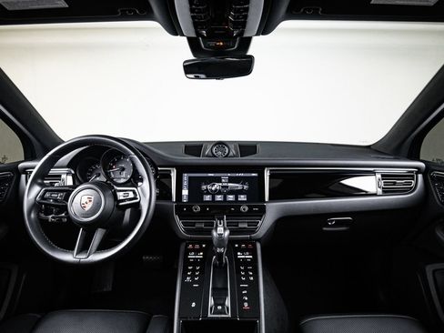 Certified 2023 Porsche Macan AWD/4WD image 25