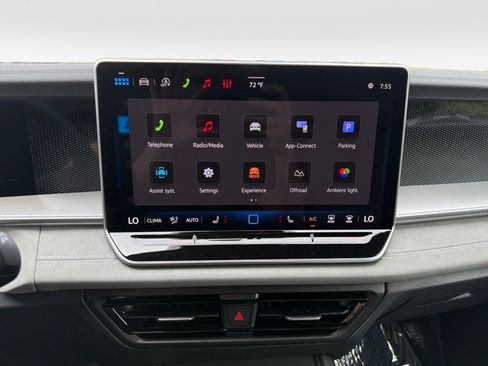 New 2026 Volkswagen Tiguan SE R-Line AWD/4WD image 17