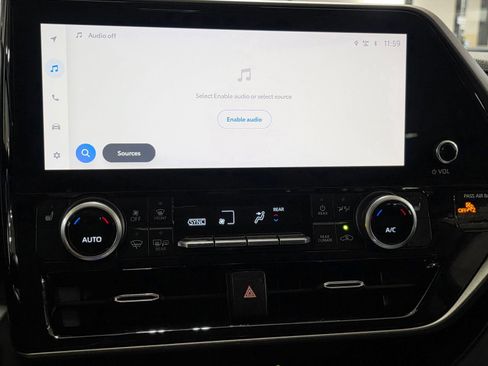 Used 2023 Toyota Highlander XLE FWD image 26