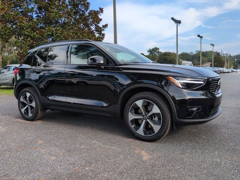 New 2025 Volvo XC40 B5 Plus w/ Protection Package Premier image 2