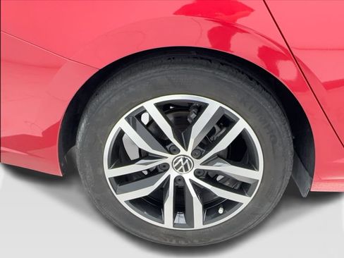 Used 2025 Volkswagen Jetta SE FWD image 10