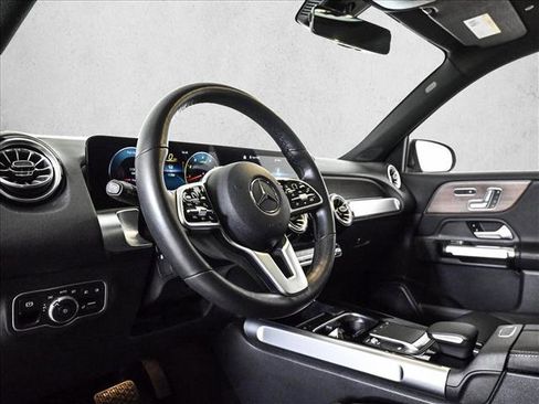 Used 2022 Mercedes-Benz GLB 250 4MATIC image 10