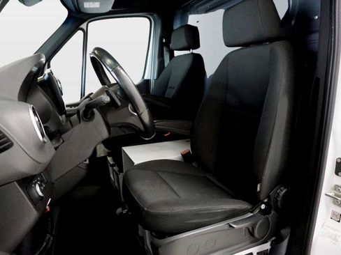 Used 2019 Freightliner Sprinter 170 Cargo RWD image 13