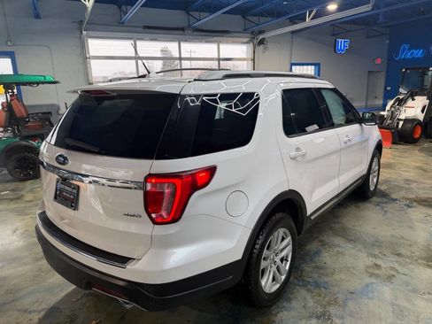 Used 2018 Ford Explorer XLT w/ Equipment Group 202A image 9