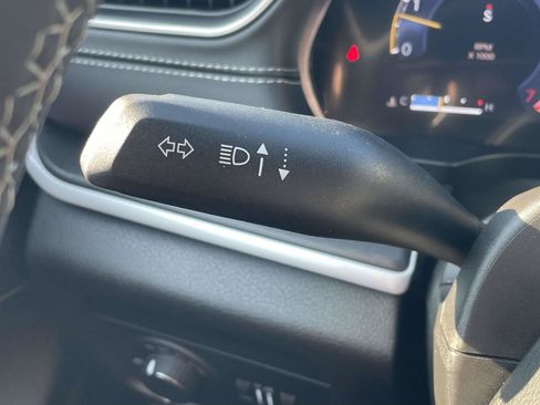 Used 2025 Jeep Grand Cherokee Altitude AWD/4WD image 24