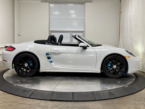 Used 2025 Porsche 718 Boxster w/ Premium Package RWD image 10