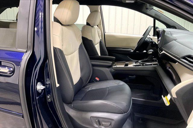 Used 2026 Toyota Sienna Limited AWD/4WD image 8