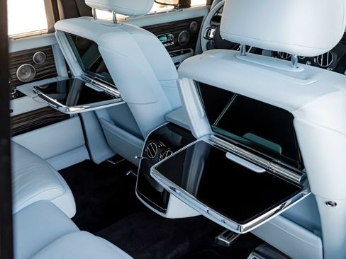 Used 2023 Rolls-Royce Phantom Sedan w/ The Phantom Package RWD image 17
