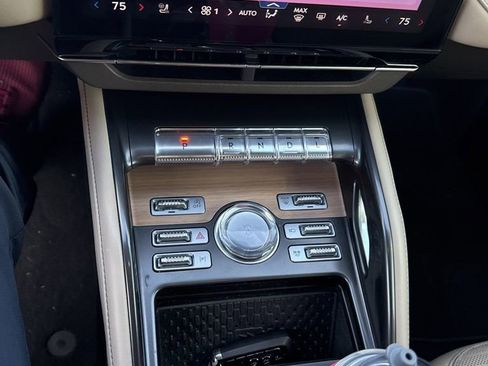 Used 2024 Lincoln Nautilus Reserve w/ Equipment Group 202A image 14