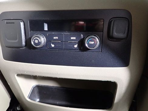 Used 2017 GMC Yukon SLT image 32