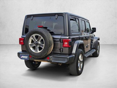 Used 2022 Jeep Wrangler Unlimited Sahara w/ Safety Group AWD/4WD image 5