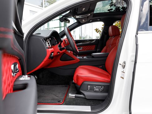 Certified 2023 Bentley Bentayga AWD/4WD image 28
