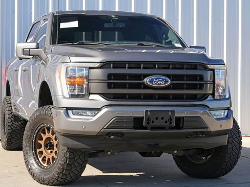 Used 2023 Ford F150 Lariat w/ Max Trailer Tow Package image 4