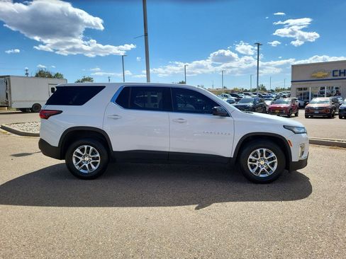 Used 2023 Chevrolet Traverse LS image 9