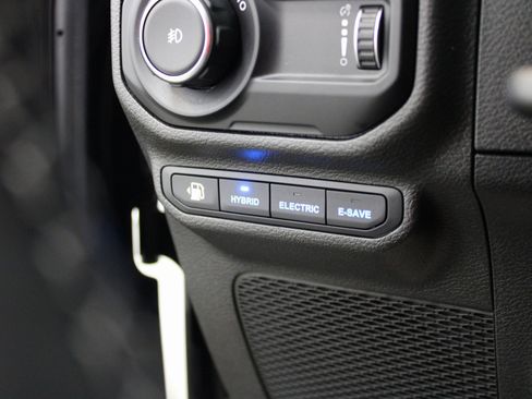 Used 2023 Jeep Wrangler Unlimited Sahara w/ Cold Weather Group image 33