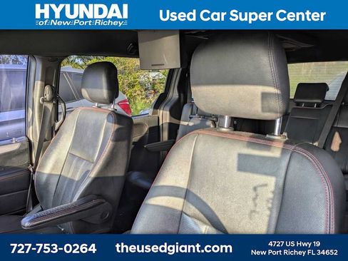 Used 2019 Dodge Grand Caravan GT FWD image 3
